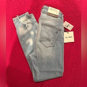 BNWT DL 1961 FARROW CROPPED Size 29